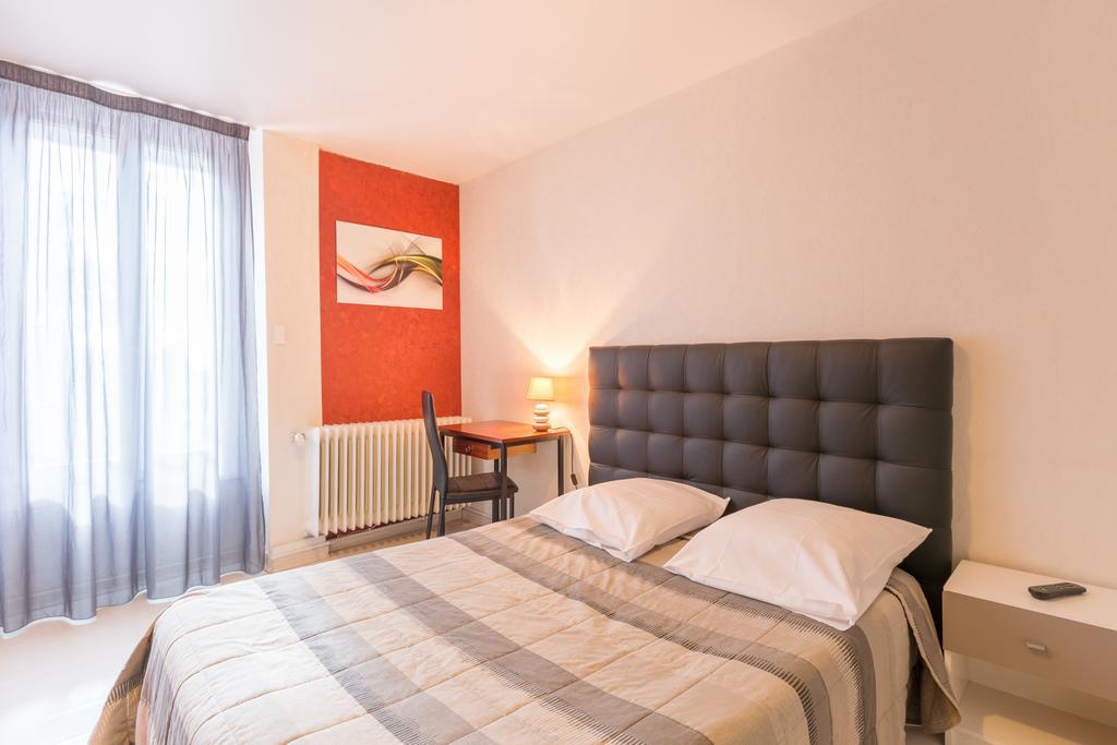 Alp'Hotel Voreppe Szoba fotó