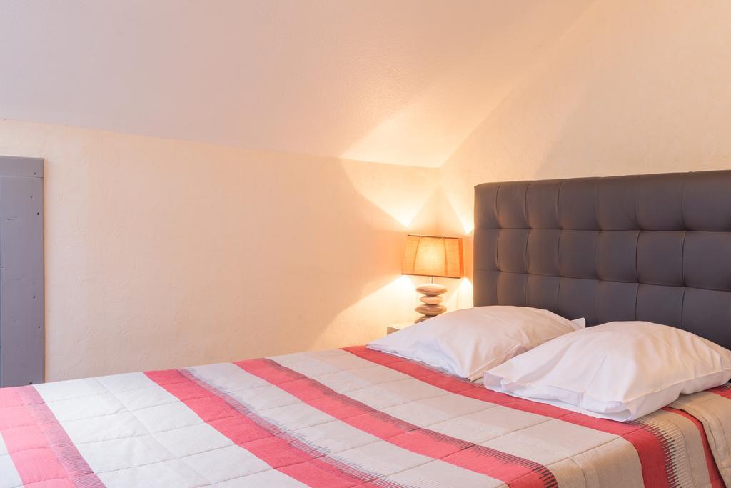 Alp'Hotel Voreppe Szoba fotó